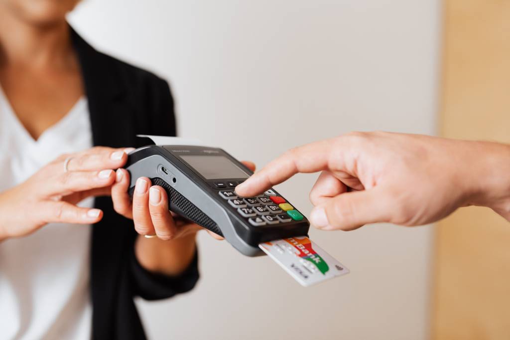 Pourquoi louer un tpe plutôt que l’acheter pour votre commerce
